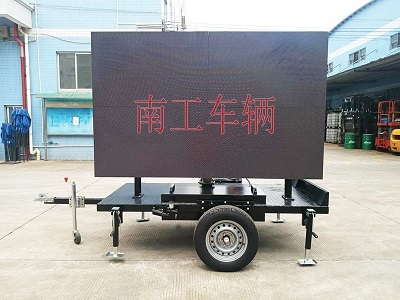 輕型簡(jiǎn)易LED廣告拖車單面屏4I.jpg